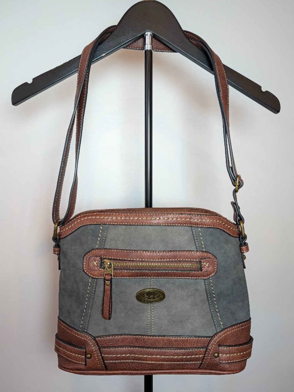 BOC Vegan Leather Crossbody Bag With Outer Pockets Adjustable Strap Zip Y2K
